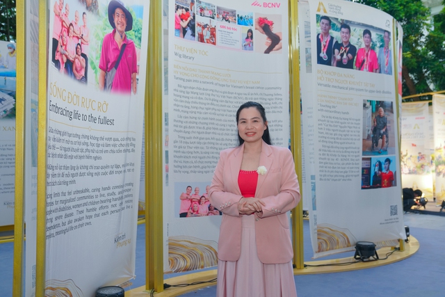 Đ&aacute;m cưới đẹp nhất d&agrave;nh cho c&ocirc; d&acirc;u mắc ung thư v&agrave; h&agrave;nh tr&igrave;nh 10 năm "xin" t&oacute;c khắp Việt Nam của một dự &aacute;n- Ảnh 2.