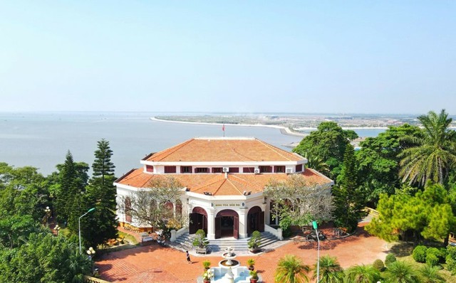 Biệt thự cổ của vị vua cuối cùng triều Nguyễn: Bị bỏ hoang nhiều năm, sắp có thay đổi mang tính lịch sử- Ảnh 6. Biệt thự cổ của vị vua cuối cùng triều Nguyễn: Bị bỏ hoang nhiều năm, sắp có thay đổi mang tính lịch sử- Ảnh 6.