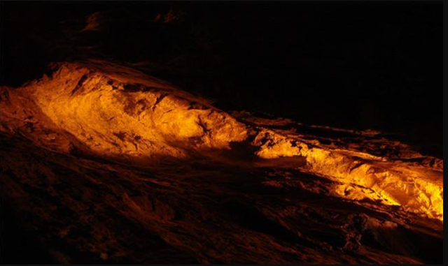 Công nhân báo phát hiện khối vàng 45 tấn trị giá hơn 44.000 tỷ đồng, chính quyền phong tỏa khẩn cấp công viên- Ảnh 1. Công nhân báo phát hiện khối vàng 45 tấn trị giá hơn 44.000 tỷ đồng, chính quyền phong tỏa khẩn cấp công viên- Ảnh 1.