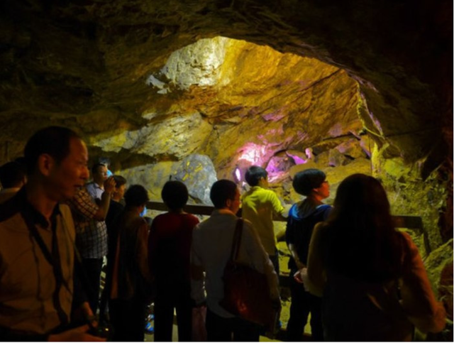 Công nhân báo phát hiện khối vàng 45 tấn trị giá hơn 44.000 tỷ đồng, chính quyền phong tỏa khẩn cấp công viên- Ảnh 5. Công nhân báo phát hiện khối vàng 45 tấn trị giá hơn 44.000 tỷ đồng, chính quyền phong tỏa khẩn cấp công viên- Ảnh 5.