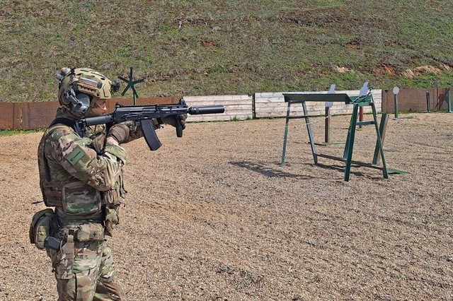 Hợp đồng cung cấp s&uacute;ng trường tấn c&ocirc;ng AK-12 đ&atilde; được ho&agrave;n tất- Ảnh 3.