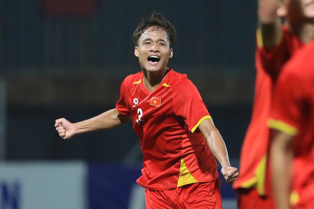 Việt Nam 2-0 Hong Kong: Tiếp tục bay cao trên đỉnh bảng vòng loại châu Á- Ảnh 1. Việt Nam 2-0 Hong Kong: Tiếp tục bay cao trên đỉnh bảng vòng loại châu Á- Ảnh 1.