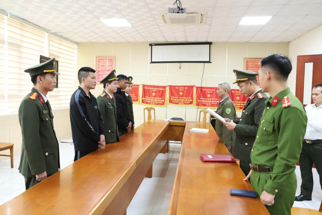 Ra quyết định bắt tạm giam Nguyễn Văn Hai- Ảnh 5.