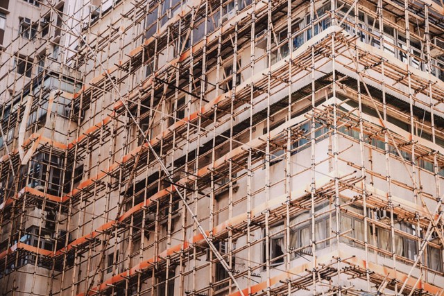 Cận cảnh giàn giáo làm bằng tre bên ngoài tòa chung cư hàng chục tầng: Vì sao đến giờ vẫn được sử dụng?- Ảnh 7.