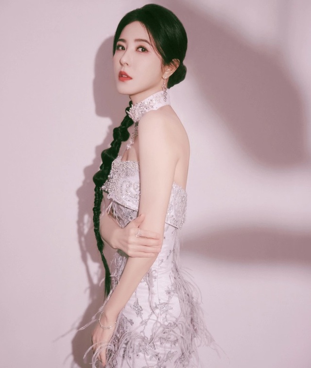 Mỹ nhân duy nhất được mệnh danh “200 năm nữa cũng không có ai đẹp bằng”, cứ yêu ai là người đó thành Ảnh đế- Ảnh 1. Mỹ nhân duy nhất được mệnh danh “200 năm nữa cũng không có ai đẹp bằng”, cứ yêu ai là người đó thành Ảnh đế- Ảnh 1.