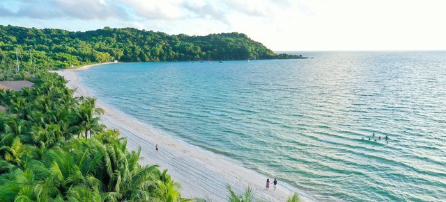 Bãi biển vào dạng hiếm ở Việt Nam, được vinh danh "hàng đầu thế giới", dự kiến đón 7 triệu khách năm 2025 - Ảnh 1.