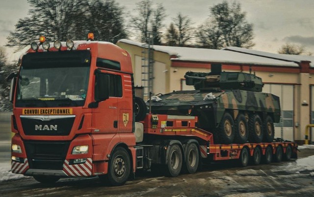 H&agrave;ng loạt thiết gi&aacute;p Rosomak với module chiến đấu ZSSW-30 được b&agrave;n giao- Ảnh 4.