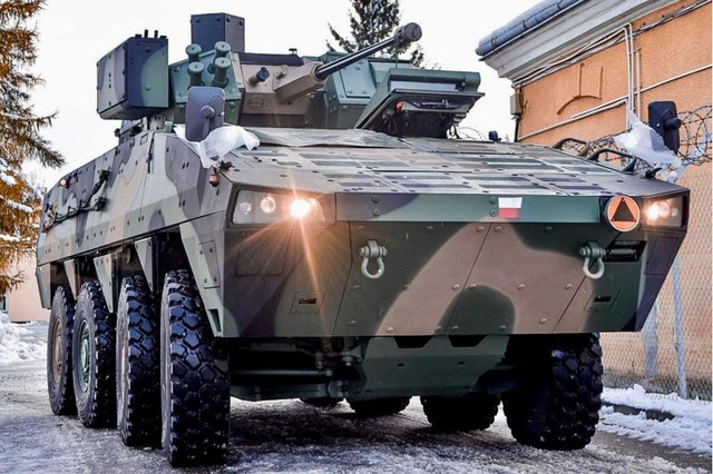 H&agrave;ng loạt thiết gi&aacute;p Rosomak với module chiến đấu ZSSW-30 được b&agrave;n giao- Ảnh 7.