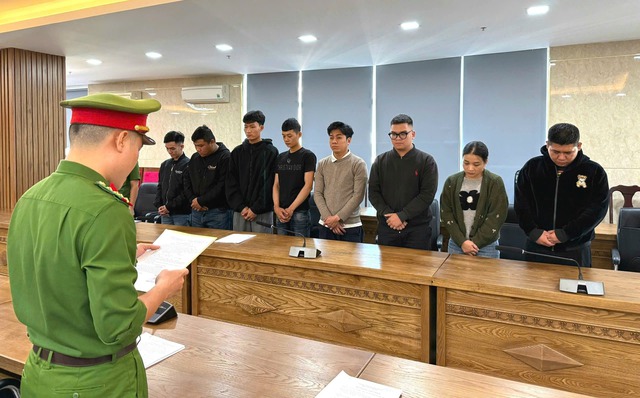 Nguyễn Trúc Mai và hàng chục người khác đã sử dụng hơn 11.000 tài khoản “ma” - Ảnh 1.