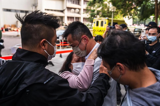 Mức bồi thường nạn nh&acirc;n trong vụ ch&aacute;y chung cư Hong Kong nhận được: Lớn chưa từng c&oacute; trong lịch sử! - Ảnh 4.