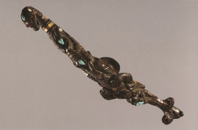 Người n&ocirc;ng d&acirc;n bất ngờ đ&agrave;o được con rắn đen mắt đỏ, chuy&ecirc;n gia một mực khẳng định l&agrave; rồng: Sự thực l&agrave; g&igrave;? - Ảnh 2.