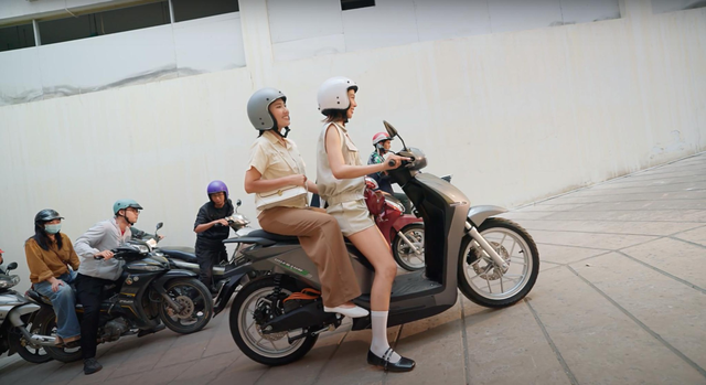 Xe máy điện đi gần 300km/sạc, cốp to hơn Lead có ưu đãi khủng: Chi 3,5 triệu đã có thể mang xe về- Ảnh 2. Xe máy điện đi gần 300km/sạc, cốp to hơn Lead có ưu đãi khủng: Chi 3,5 triệu đã có thể mang xe về- Ảnh 2.