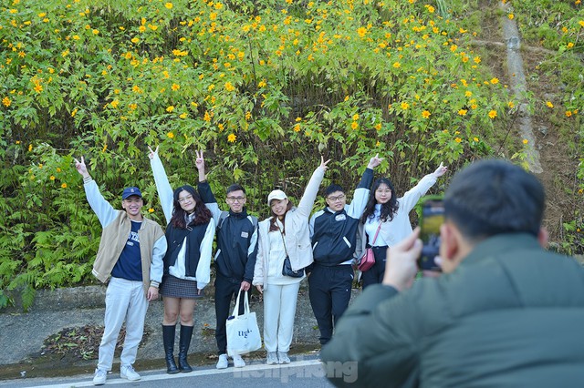 Cảnh tượng ngay lúc này ở Ba Vì, Hà Nội: Du khách trầm trồ nhận xét  Cảnh tượng ngay lúc này ở Ba Vì, Hà Nội: Du khách trầm trồ nhận xét