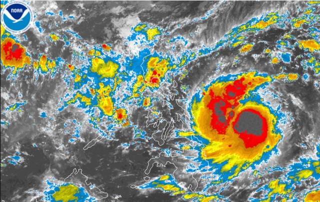 Bão Kalmaegi tàn phá: Gió giật 205 km/h, hàng nghìn người sơ tán, có nơi dân phải chui hang đá tránh nạn- Ảnh 1.