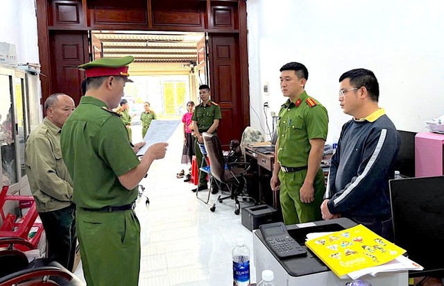 Khám xét 2 công ty, khởi tố Giám đốc về hành vi làm giả con dấu- Ảnh 1. Khám xét 2 công ty, khởi tố Giám đốc về hành vi làm giả con dấu- Ảnh 1.