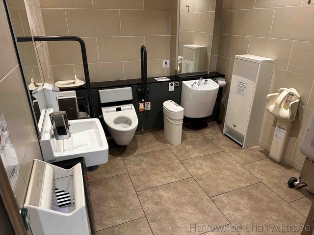 Khách Việt bất ngờ với 1 thứ trong nhà vệ sinh công cộng ở Nhật Bản, nhận xét: "Đến mức này rồi sao!"- Ảnh 13.