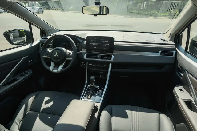 "Vua xe 7 chỗ" được ưu đãi mạnh, giá cao hơn Kia Morning chưa tới 30 triệu đồng- Ảnh 3. "Vua xe 7 chỗ" được ưu đãi mạnh, giá cao hơn Kia Morning chưa tới 30 triệu đồng- Ảnh 3.