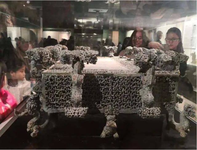 Hồ nước biến mất, cổ vật "nghịch thiên" trồi lên: Chuyên gia sửng sốt khi bí mật giấu 2.500 năm lộ diện - Ảnh 1.