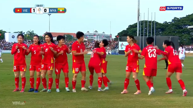 [DIỄN BIẾN] Nữ Việt Nam 2-0 Nữ Myanmar: Việt Nam dồn dập tấn c&ocirc;ng, tạo "mưa b&agrave;n thắng" - Ảnh 3.