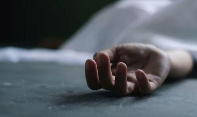 Người đàn ông 32 tuổi tử vong trong nhà ở TP.HCM: Lời nói bất nhất của người vợ - Ảnh 1.