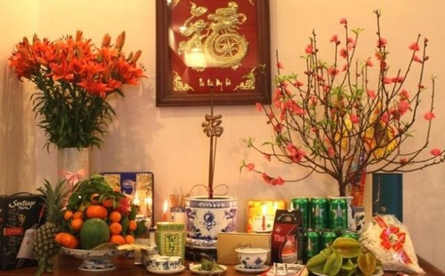 Ban thờ chỉ có 1 lọ hoa nên đặt bên phải hay bên trái? Rất nhiều người trả lời sai - Ảnh 2.