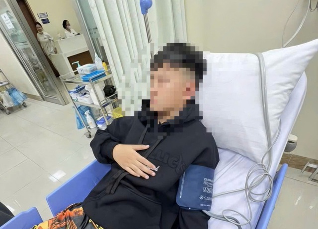 Hà Nội: Bé trai 12 tuổi nghi bị bố của bạn đánh phải đi viện, hé lộ nguồn cơn - Ảnh 2.