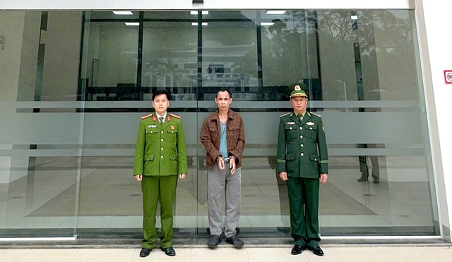 Bắt Trương Văn Viện ngay khi vừa nhập cảnh trở lại Việt Nam - Ảnh 1.