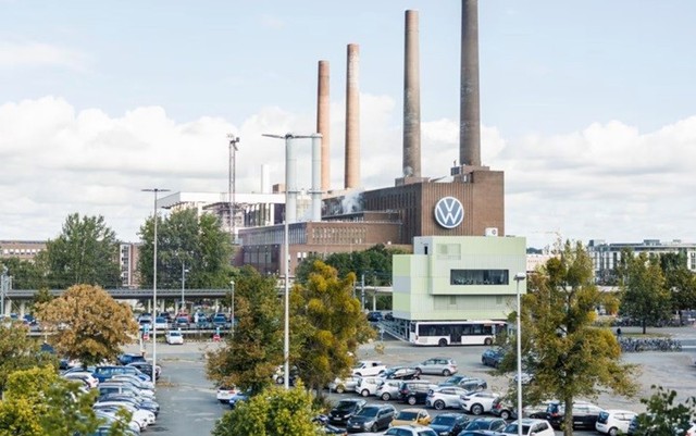 Chuyện chưa từng có tại hãng ô tô hàng đầu của Đức; Ford lỗ 19,5 tỷ USD vì xe điện - Ảnh 1.