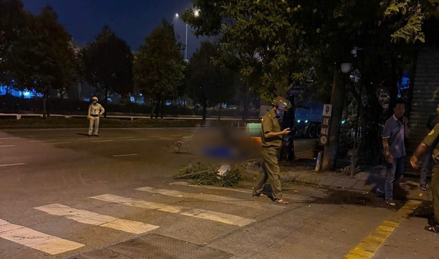 C&atilde;i nhau với chồng, người phụ nữ lao ra đường th&igrave; bị &ocirc; t&ocirc; t&ocirc;ng tử vong ở TP.HCM - Ảnh 1.