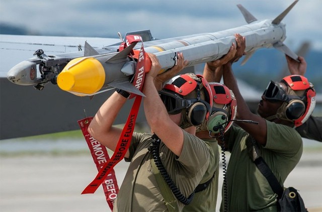 Đức cung cấp tên lửa Sidewinder cho Ukraine tăng cường phòng không - Ảnh 6. Đức cung cấp tên lửa Sidewinder cho Ukraine tăng cường phòng không - Ảnh 6.