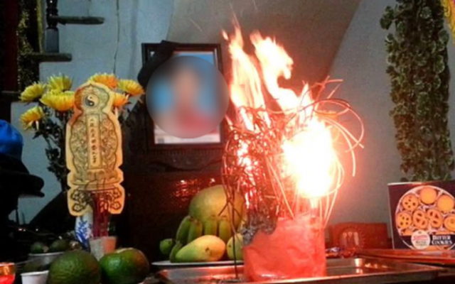 Cháy chân hương, bát hương có sao không? Nhiều người chưa biết cách xử lý đúng - Ảnh 1.