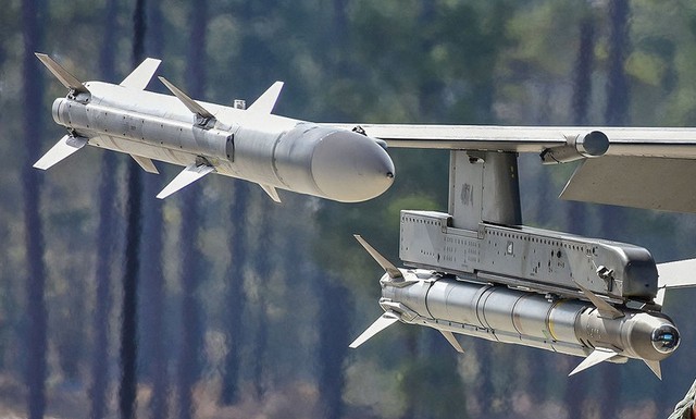 Đức cung cấp tên lửa Sidewinder cho Ukraine tăng cường phòng không - Ảnh 2. Đức cung cấp tên lửa Sidewinder cho Ukraine tăng cường phòng không - Ảnh 2.