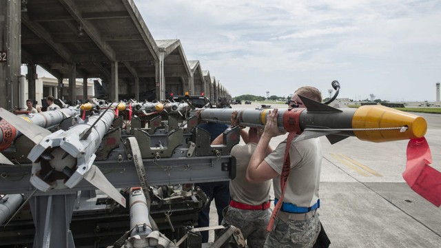 Đức cung cấp tên lửa Sidewinder cho Ukraine tăng cường phòng không - Ảnh 3. Đức cung cấp tên lửa Sidewinder cho Ukraine tăng cường phòng không - Ảnh 3.