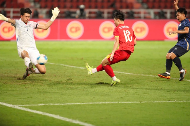 Diễn biến trận U22 Việt Nam 3-2 U22 Thái Lan: Thanh Nhàn ghi bàn thắng quan trọng - Ảnh 2.
