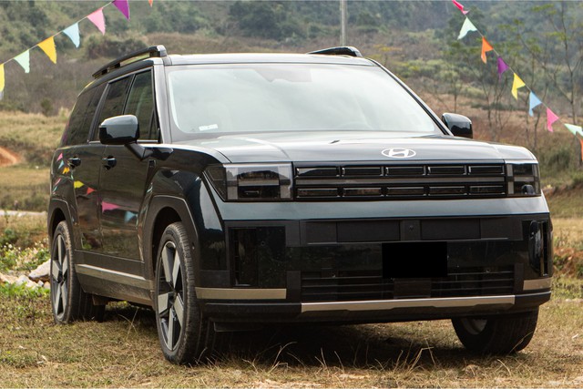 Đ&acirc;y l&agrave; bốn điểm &ldquo;ăn tiền&rdquo; tr&ecirc;n Hyundai Santa Fe Hybrid vừa ra mắt: Một thứ kh&ocirc;ng xe n&agrave;o c&oacute; - Ảnh 1.