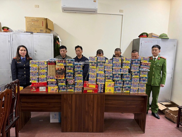 Bắt lái xe đường dài Nguyễn Thanh Giang và 12 người khác - Ảnh 2.