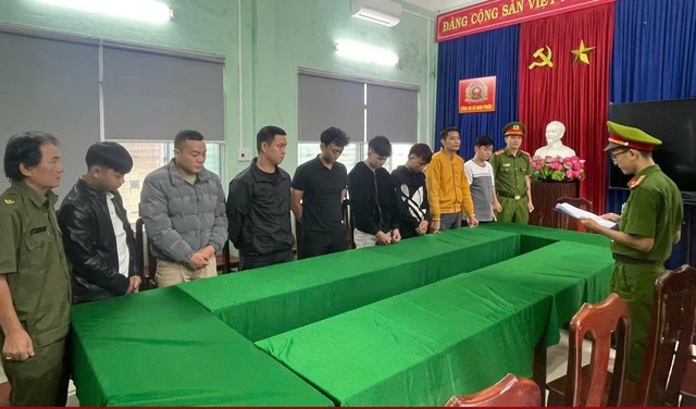 Thi hành lệnh bắt tạm giam Văn Anh Tài và 9 người khác - Ảnh 1.