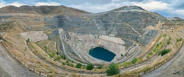 Phát hiện mỏ vàng hơn 1.400 tấn, thân quặng sâu 1.250m: Chính quyền lập tức phong tỏa toàn khu vực - Ảnh 3.