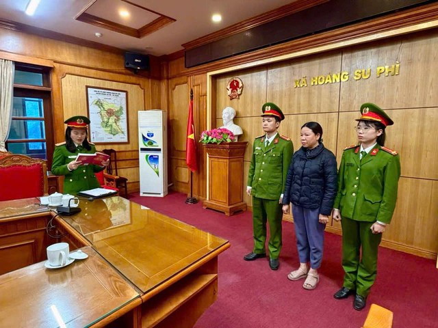 Khám xét chỗ ở, nơi làm việc của nguyên Phó Chủ tịch thị trấn La Thị Thanh - Ảnh 1.