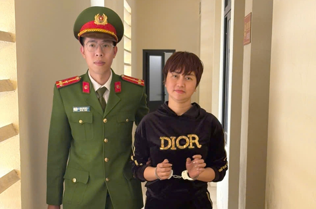 Khám xét tại nơi ở, tạm giữ 2 mẹ con Nguyễn Thị Thu - Ảnh 4.