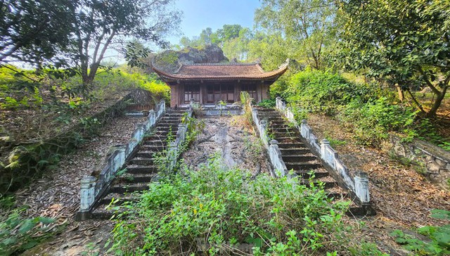 Ngọn núi ở Nghệ An cao chỉ hơn 100m, du khách nhận xét cảnh như nước ngoài, trên đỉnh có di tích đặc biệt - Ảnh 9.