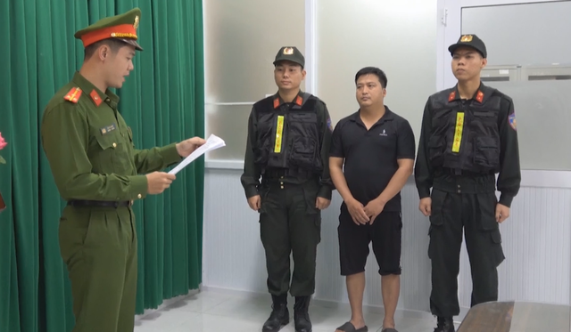 Bắt 'ông trùm' Lê Quang Quyết 33 tuổi, chuyên dùng chất bí mật để 'phù phép' thịt lợn phân phối rộng khắp - Ảnh 2.