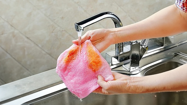 Cái gì càng lau càng bẩn: Thì ra là thứ nhà nào cũng dùng mỗi ngày - Ảnh 1.