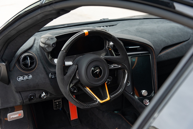 Loạt xe chỉ d&agrave;nh cho đại gia Việt ra mắt năm 2025: Đủ si&ecirc;u xe đến si&ecirc;u sang, nhiễu mẫu h&agrave;ng hiếm tr&ecirc;n thế giới, c&oacute; mẫu gi&aacute; ngang 2 căn penthouse - Ảnh 13.