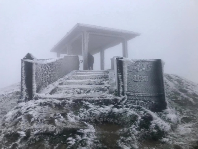 Ngoài Fansipan, đây là nơi lạnh không kém ở miền Bắc hôm nay: Cũng là núi, nhiều năm có băng giá, tuyết - Ảnh 7.