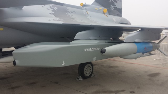 Thụy điển chuẩn bị giao ti&ecirc;m k&iacute;ch JAS 39 Gripen cho Ukraine - Ảnh 8.