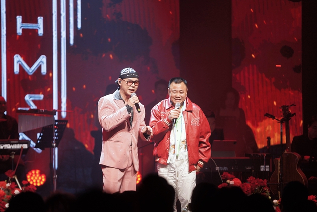 Phan Đinh T&ugrave;ng đ&oacute;n tuổi 50 ở H&agrave; Nội, tặng NSND Tự Long nhẫn kim cương - Ảnh 4.