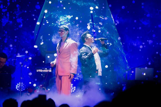 Phan Đinh T&ugrave;ng đ&oacute;n tuổi 50 ở H&agrave; Nội, tặng NSND Tự Long nhẫn kim cương - Ảnh 3.