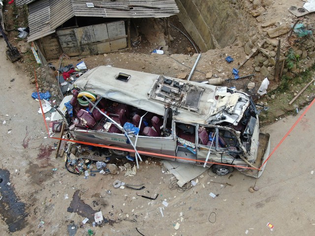 Vụ lật xe đi từ thiện khiến 9 người chết: Cô gái 22 tuổi thoát nạn vì dừng hành trình giữa chừng - Ảnh 1.