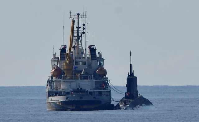 Tàu ngầm Nga nổi lên ngòai khơi Đức gây lo ngại về an ninh khu vực - Ảnh 8.